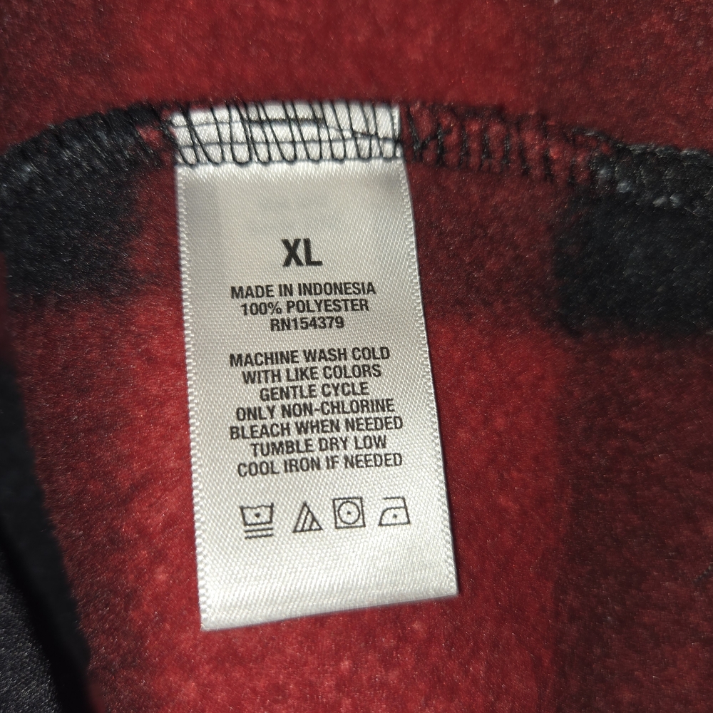 Aeropostale Red and Black Plaid Pull over XL